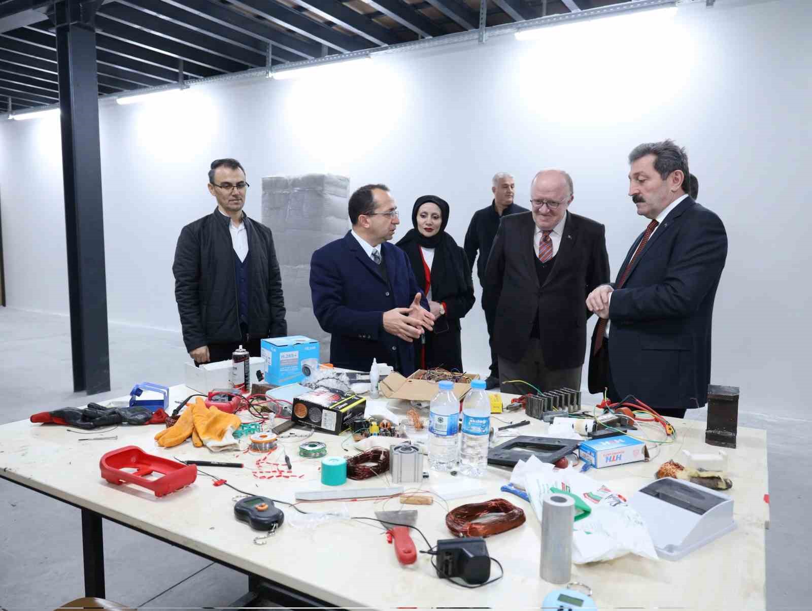 turk muhendislerden cocuklar icin mobil yurume robotu 5 UdOcf4p5