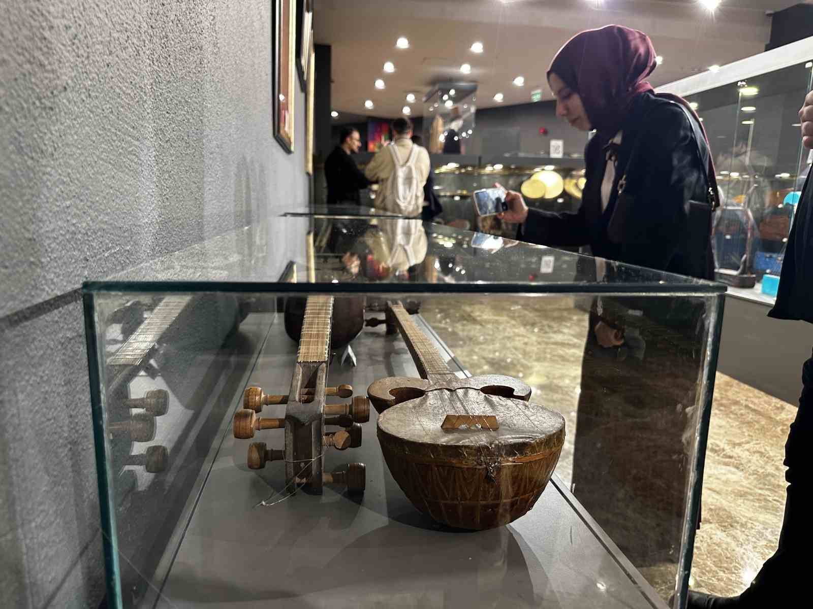 turk muzigi muzesi kapilarini acti 2 BtHuIK12