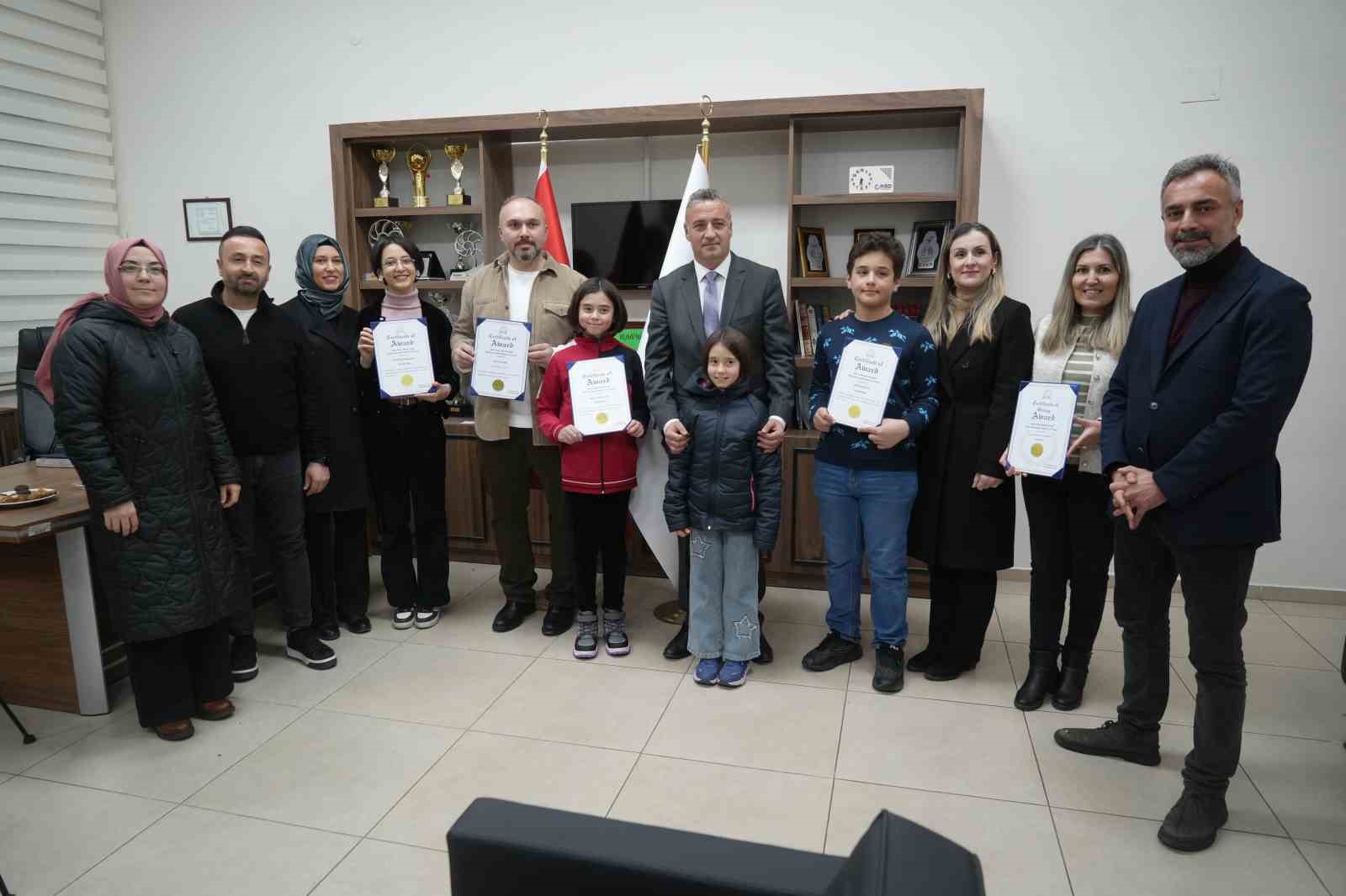 turk ogrencilerden kuresel sanat basarisi samsunlu ogrenciler abdde 5 dunya derecesi kazandi 1 GVKGat6E