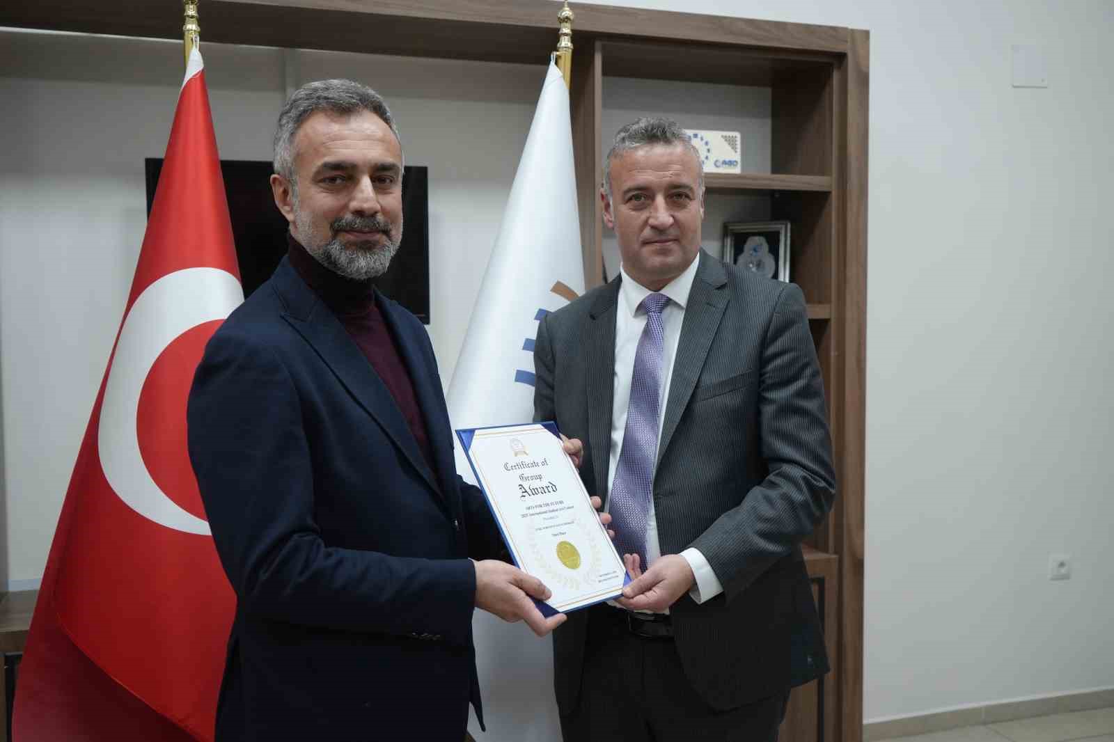 turk ogrencilerden kuresel sanat basarisi samsunlu ogrenciler abdde 5 dunya derecesi kazandi 2 pTCsRdKf