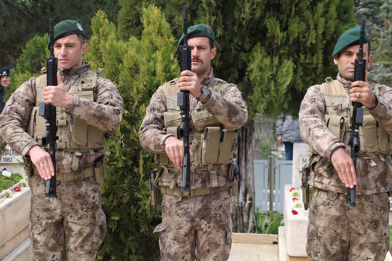 Türk Polis Teşkilatı’nın 181’inci yıl dönümünde şehitler dualarla anıldı 4 turk polis teskilatinin 181inci yil donumunde sehitler dualarla anildi 0 bVbq3p7i