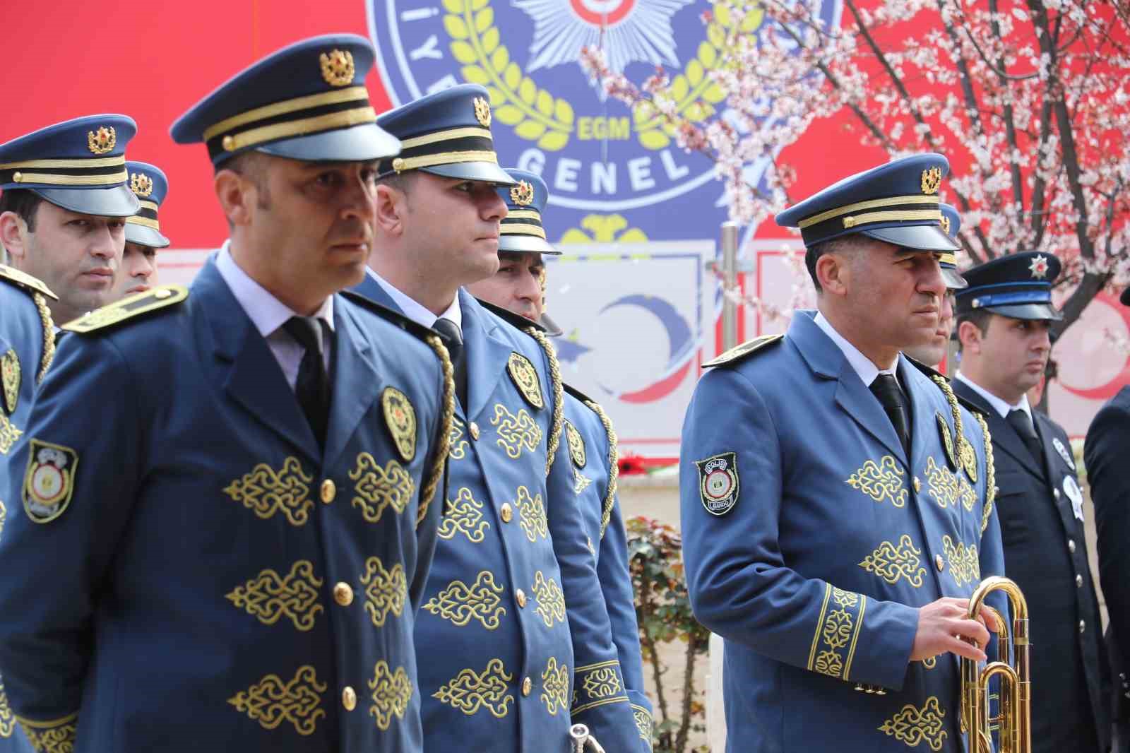 Türk Polis Teşkilatı’nın 181’inci yıl dönümünde şehitler dualarla anıldı 9 turk polis teskilatinin 181inci yil donumunde sehitler dualarla anildi 5 IAOrvjhm