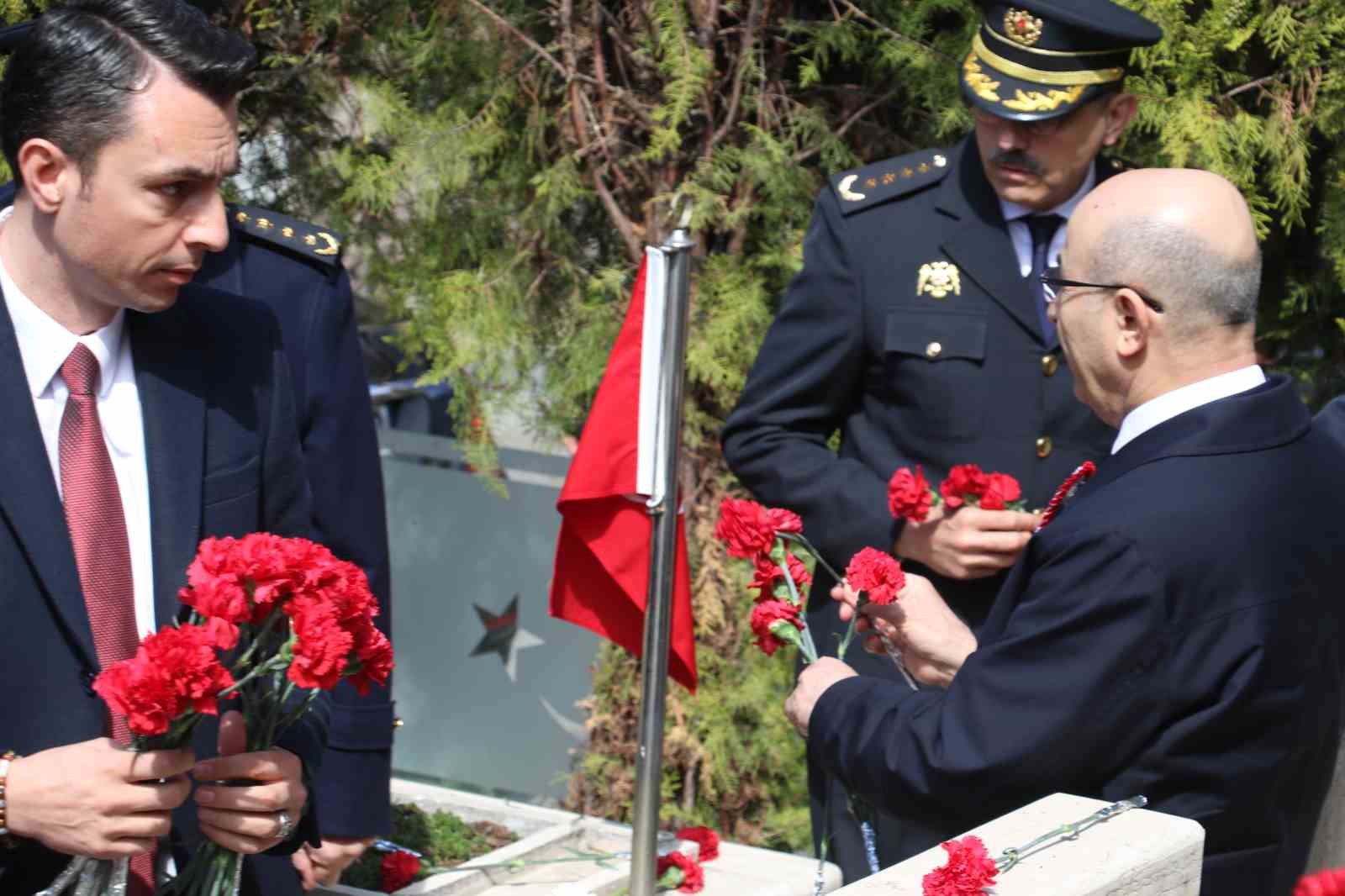 Türk Polis Teşkilatı’nın 181’inci yıl dönümünde şehitler dualarla anıldı 10 turk polis teskilatinin 181inci yil donumunde sehitler dualarla anildi 6 YpIfG3EH