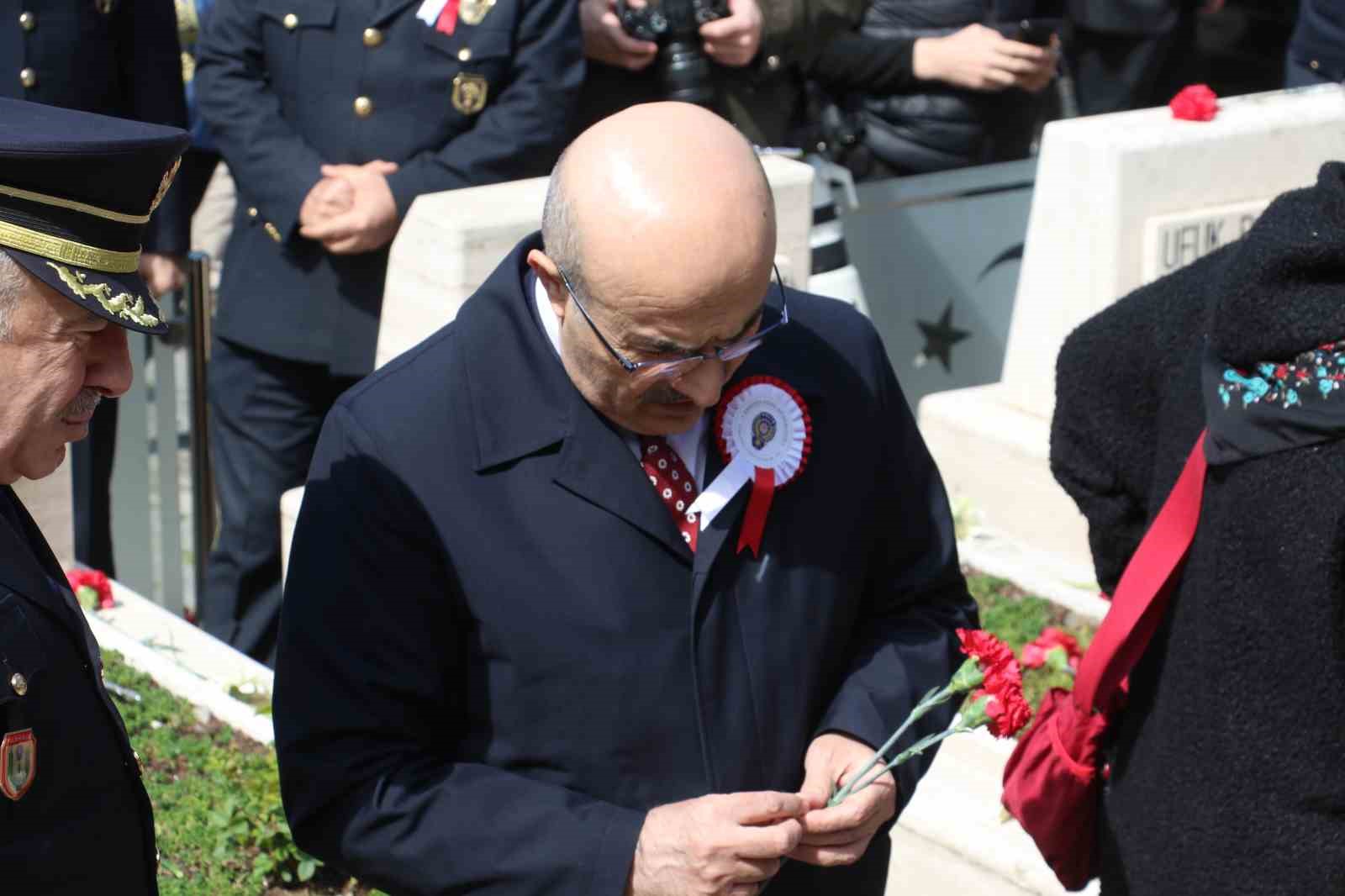 Türk Polis Teşkilatı’nın 181’inci yıl dönümünde şehitler dualarla anıldı 11 turk polis teskilatinin 181inci yil donumunde sehitler dualarla anildi 7