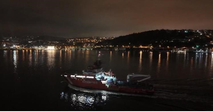 turk sirketine ait ham petrol tankerinin karadeniz aciklarinda vuruldugu iddia edildi o anlar telsiz MSq7rhPi