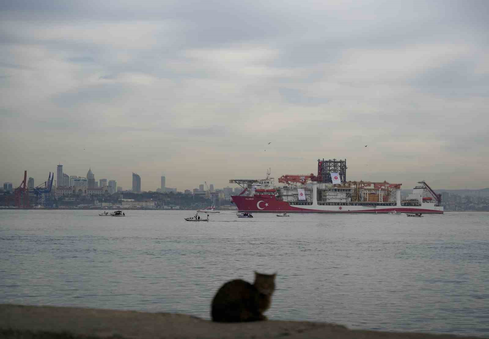 turk sondaj gemisi yildirim istanbul bogazindan gecti 1 qPaWqfZD