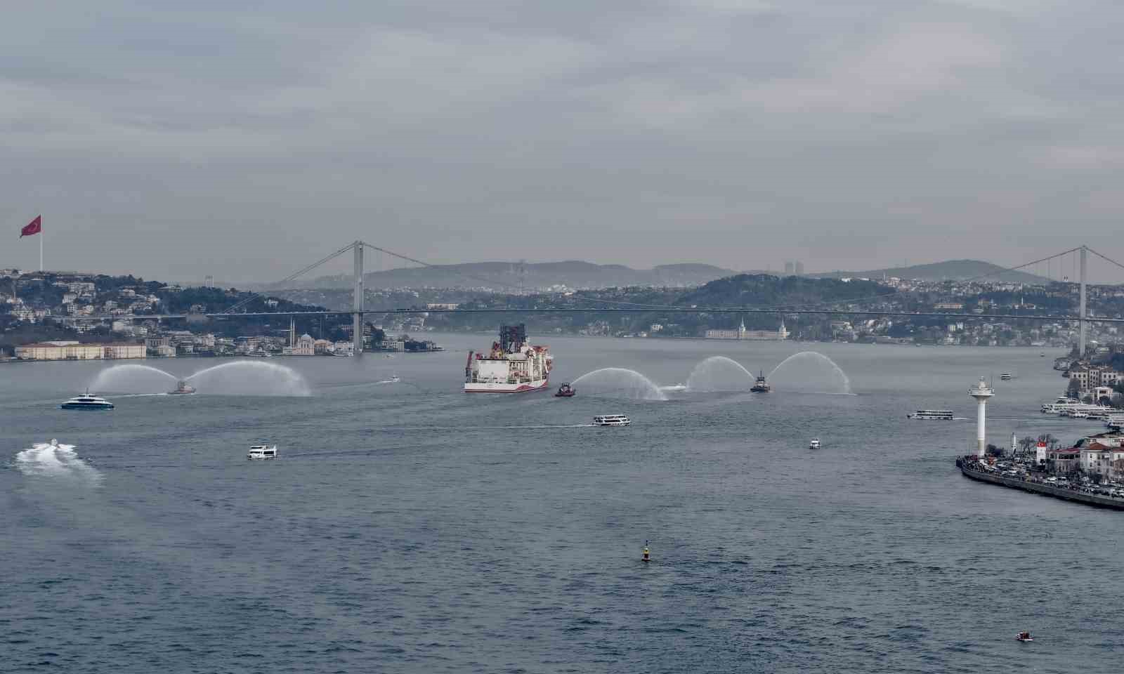 turk sondaj gemisi yildirim istanbul bogazindan gecti 3 qkEhk4SB