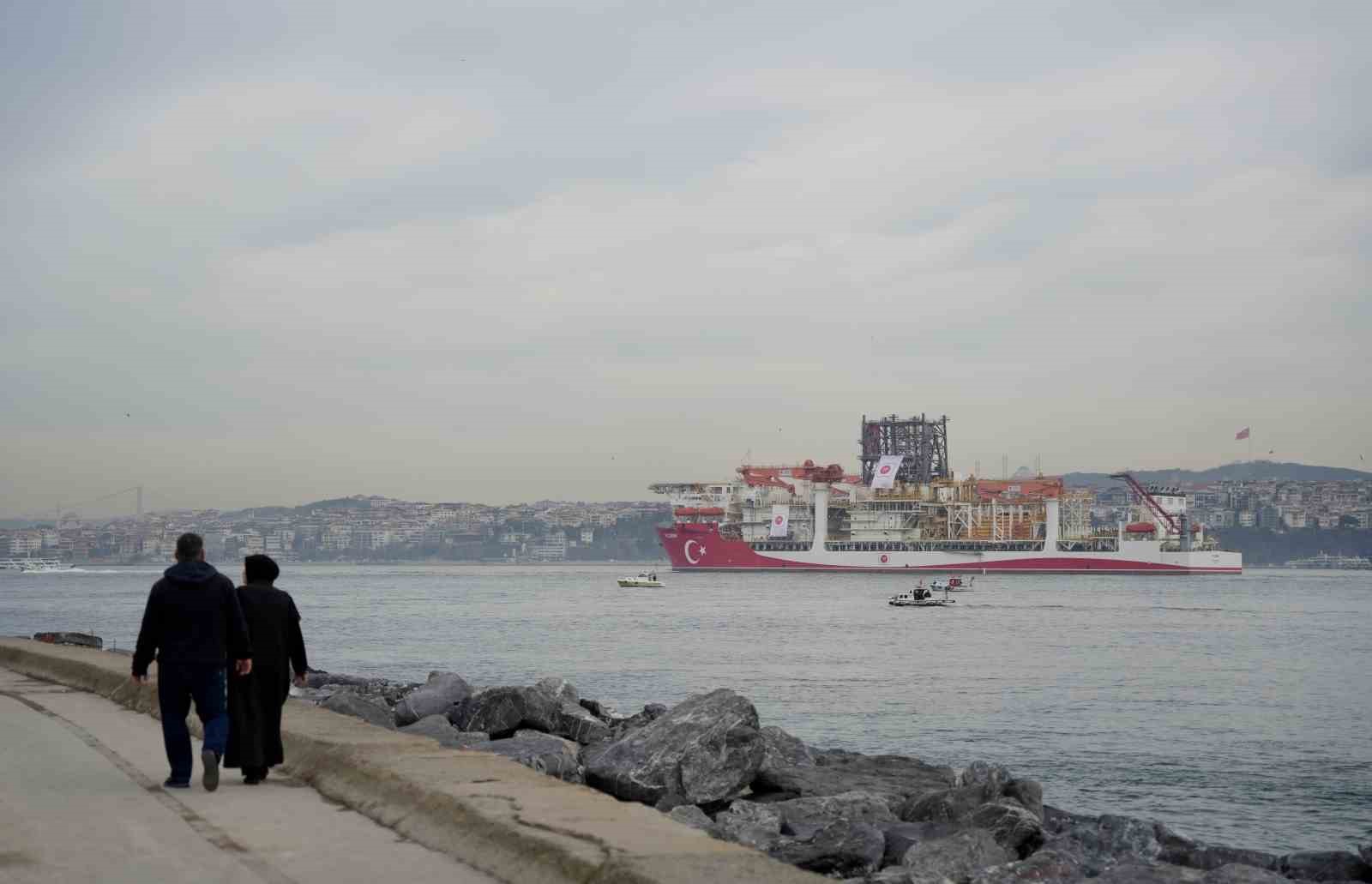 turk sondaj gemisi yildirim istanbul bogazindan gecti 4