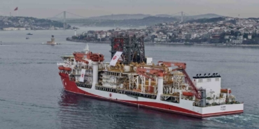 turk-sondaj-gemisi-yildirim-istanbul-bogazindan-gecti-txuB1MSh.jpg