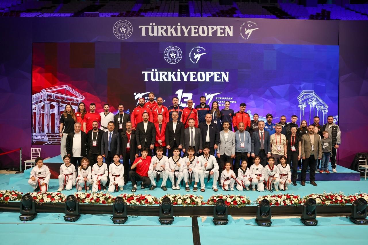 turk sporculardan 13 uluslararasi turkiye acik taekwondo turnuvasinda 262 madalya 0