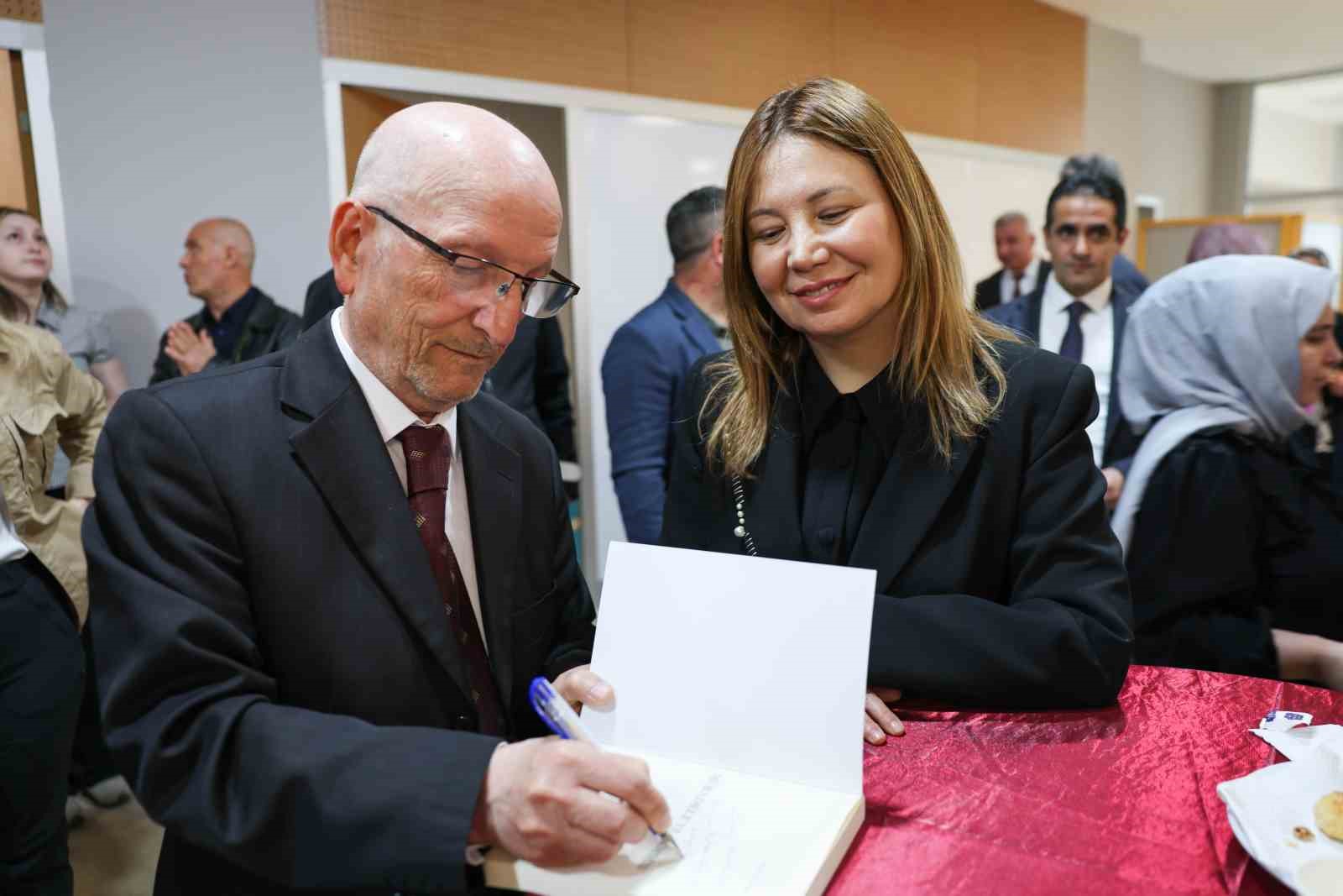 turk tarih kurumu 100 yil kitapligi omude acildi 6 wQ8sSZvL