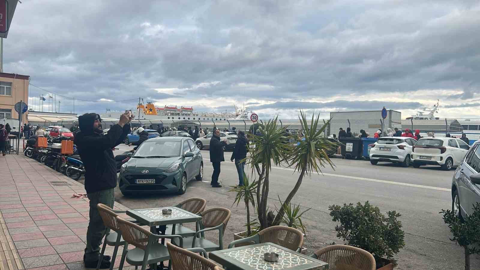 turk tatilciler donus yolunda yunanistanin midilli adasinda mahsur kaldi 1 rPEOOHf1