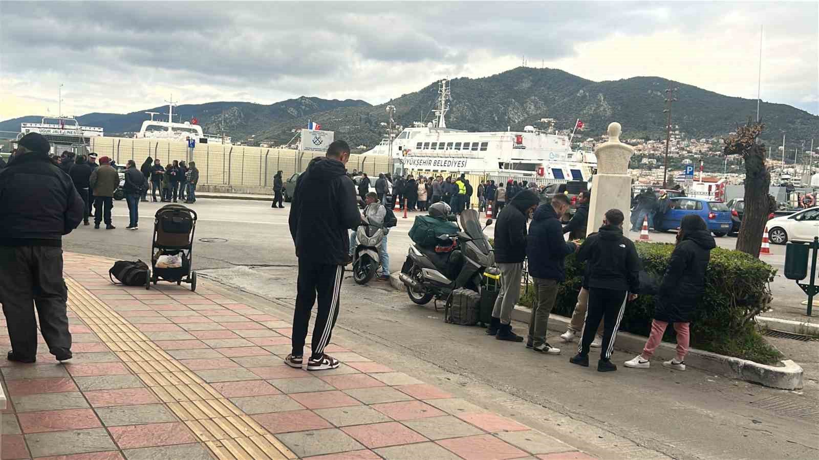 turk tatilciler donus yolunda yunanistanin midilli adasinda mahsur kaldi 3