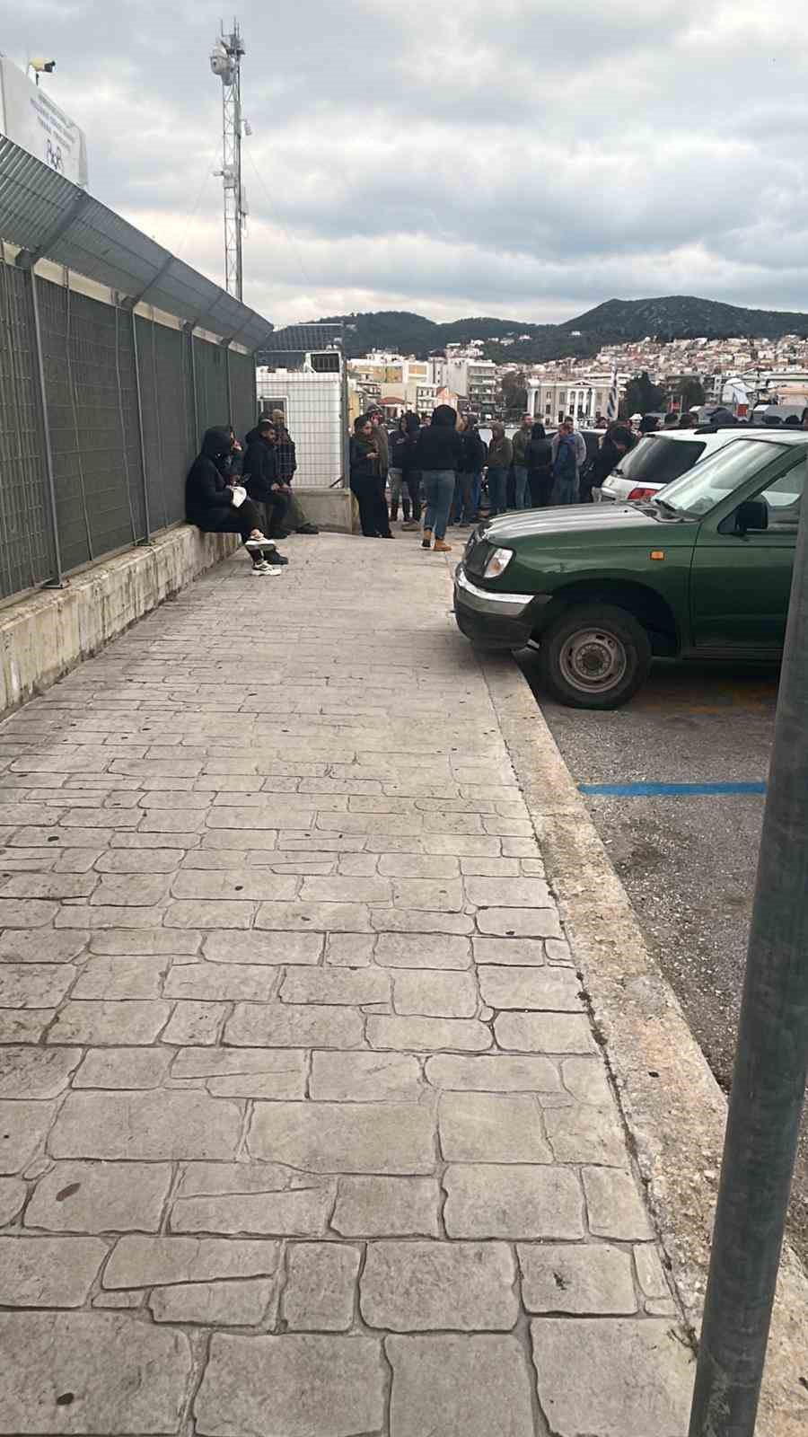 turk tatilciler donus yolunda yunanistanin midilli adasinda mahsur kaldi 4 lJWEGU3M