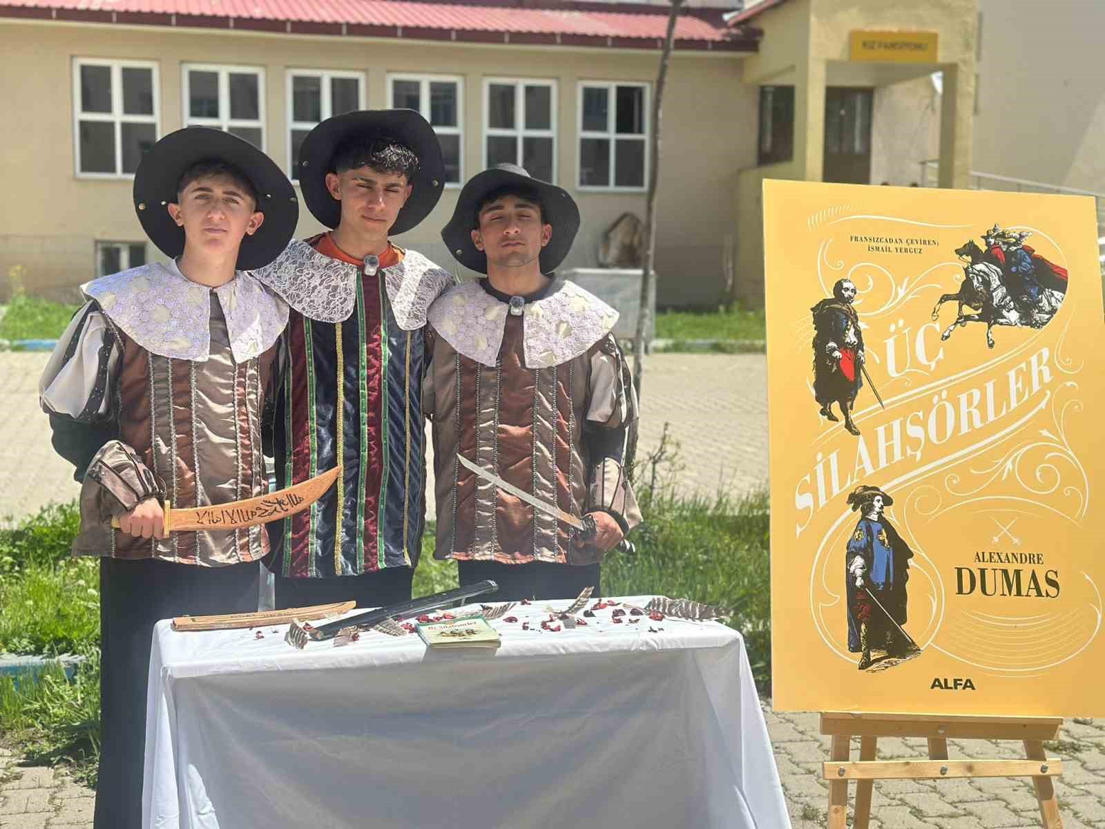 turk ve dunya edebiyatinin unutulmaz eserlerini tanittilar 7 yGOJHEYc