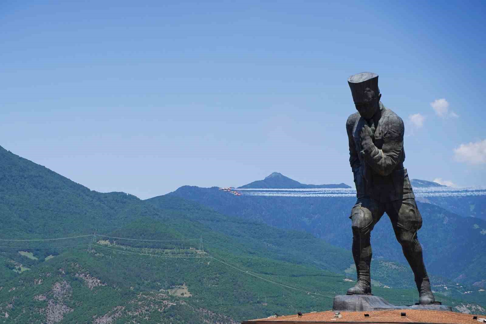 turk yildizlari artvin semalarinda prova ucusuyla nefes kesti 0 tk9nBs6q