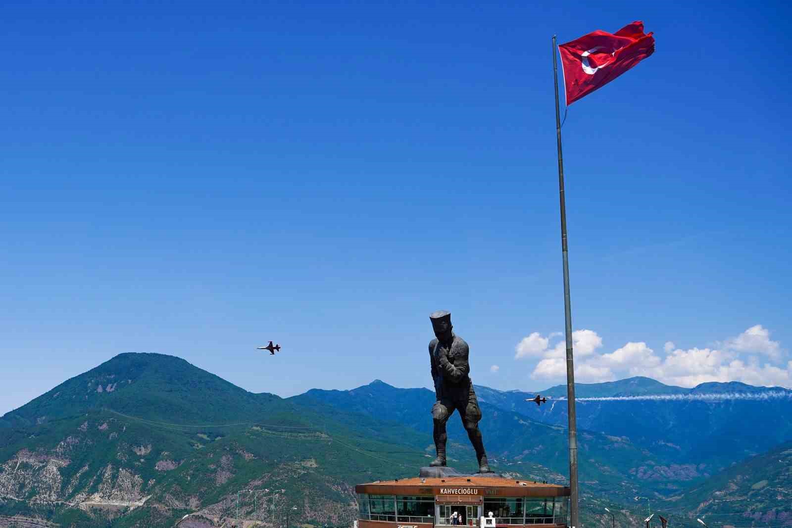 turk yildizlari artvin semalarinda prova ucusuyla nefes kesti 1 8OJRru5E