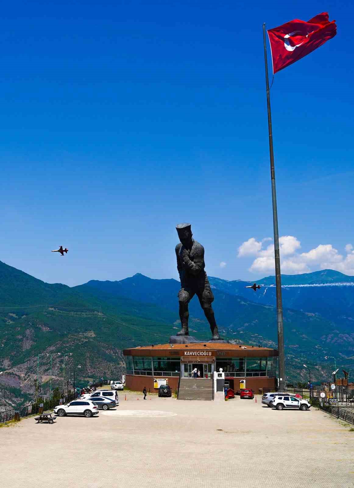 turk yildizlari artvin semalarinda prova ucusuyla nefes kesti 7 E5kguaMR