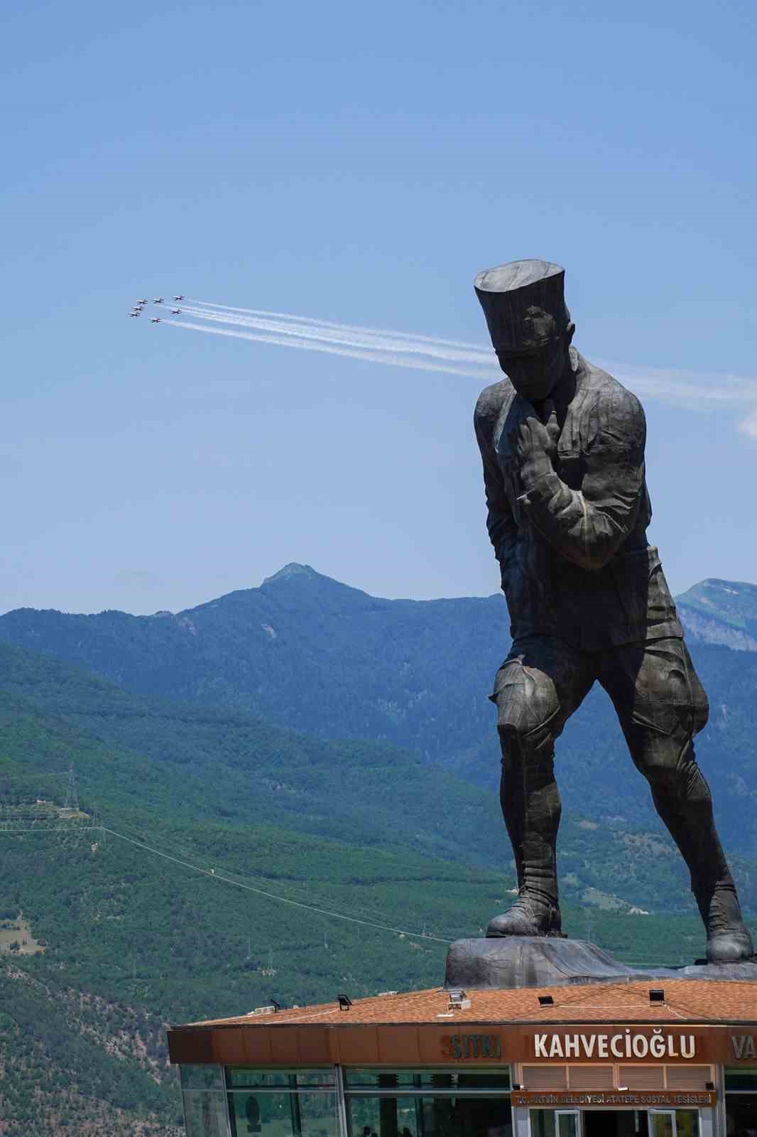 turk yildizlari artvin semalarinda prova ucusuyla nefes kesti 8 DMAeHNfZ