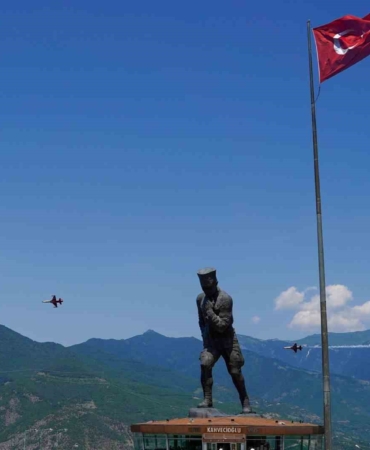 turk-yildizlari-artvin-semalarinda-prova-ucusuyla-nefes-kesti-kdQ3jKZZ.jpg