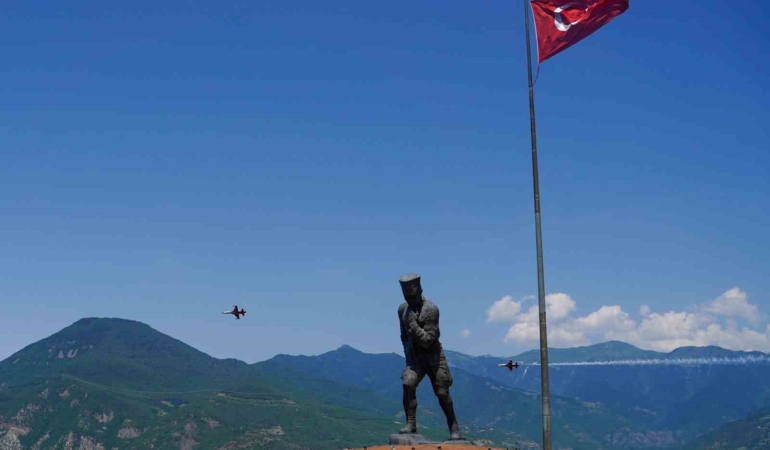 turk-yildizlari-artvin-semalarinda-prova-ucusuyla-nefes-kesti-kdQ3jKZZ.jpg