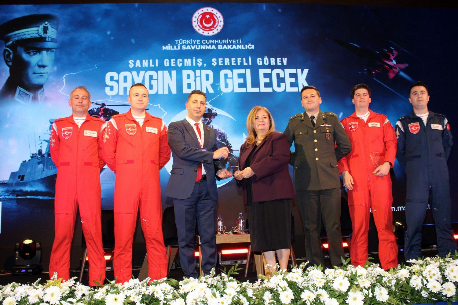 turk yildizlari bakif26da ogrencilerle bulustu 2 tSJMnkGU
