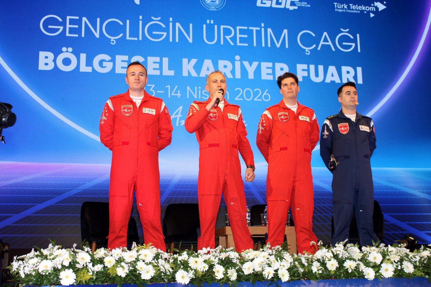 turk yildizlari bakif26da ogrencilerle bulustu 5 h9IYplWv