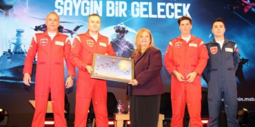 turk-yildizlari-bakif26da-ogrencilerle-bulustu-9FpnljOR.jpg