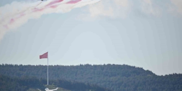 turk-yildizlari-canakkale-semalarinda-nefesleri-kesti-3a3R3Avy.jpg