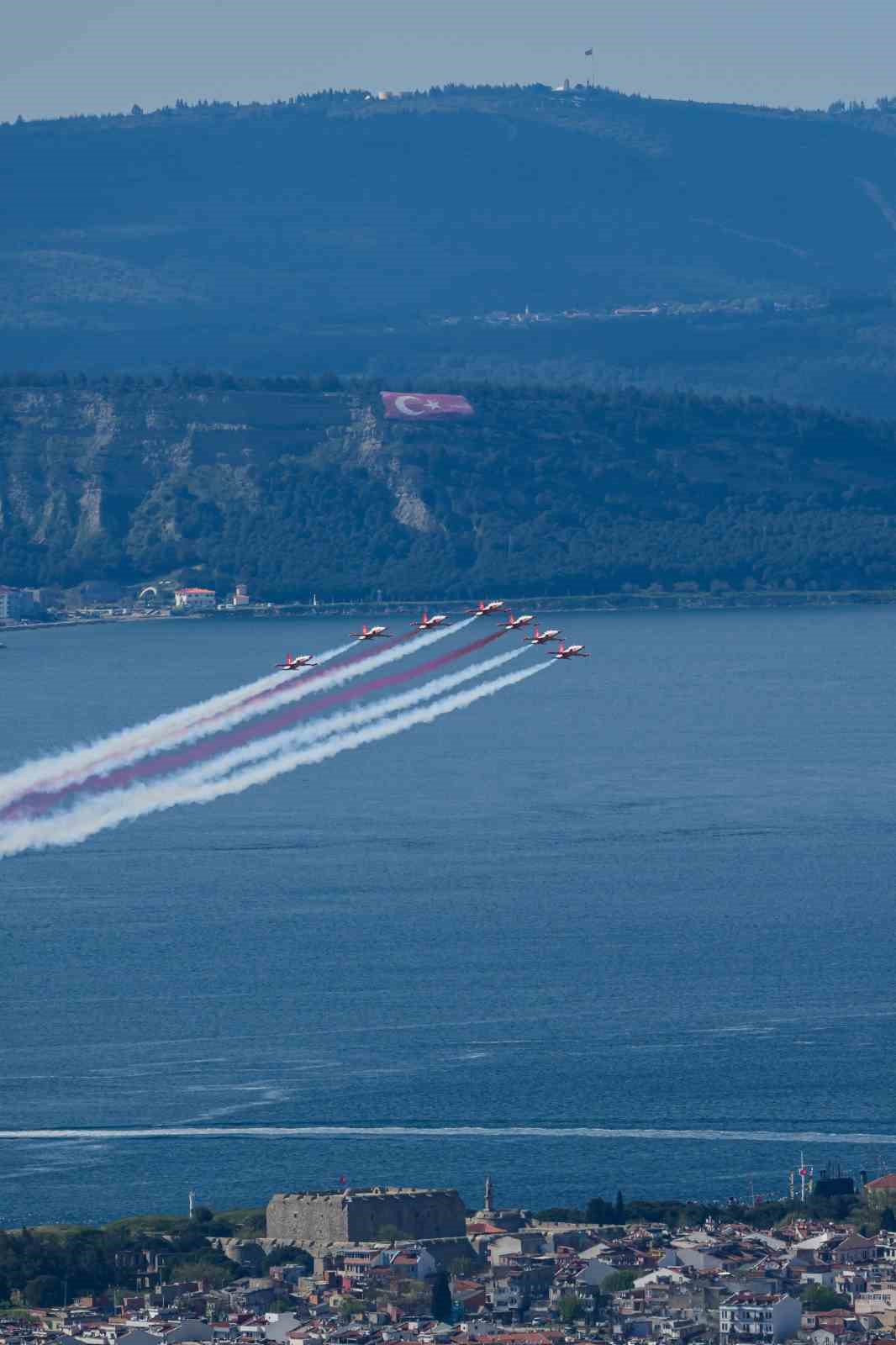 turk yildizlari canakkale semalarinda nefesleri kesti 8 ZeB1vTOc