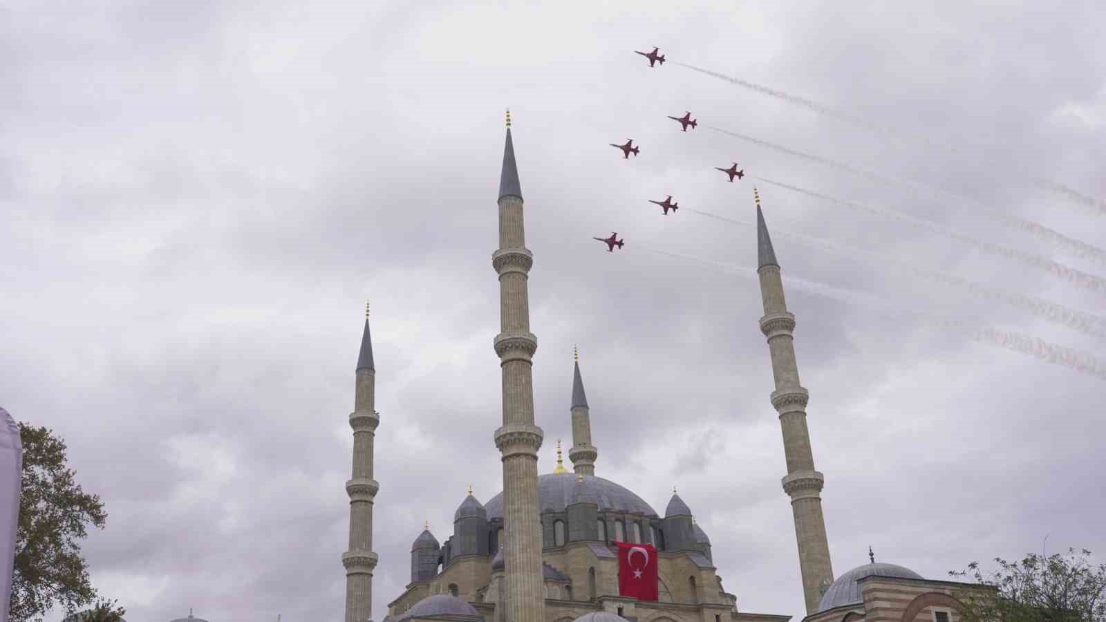 turk yildizlari edirnede nefes kesti 0 sfGvMNIu
