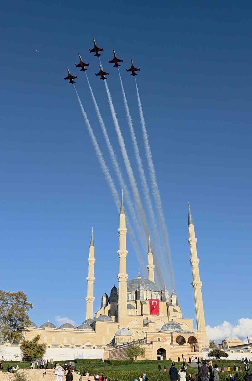 turk yildizlari edirnede nefes kesti 10 TuapKeMF