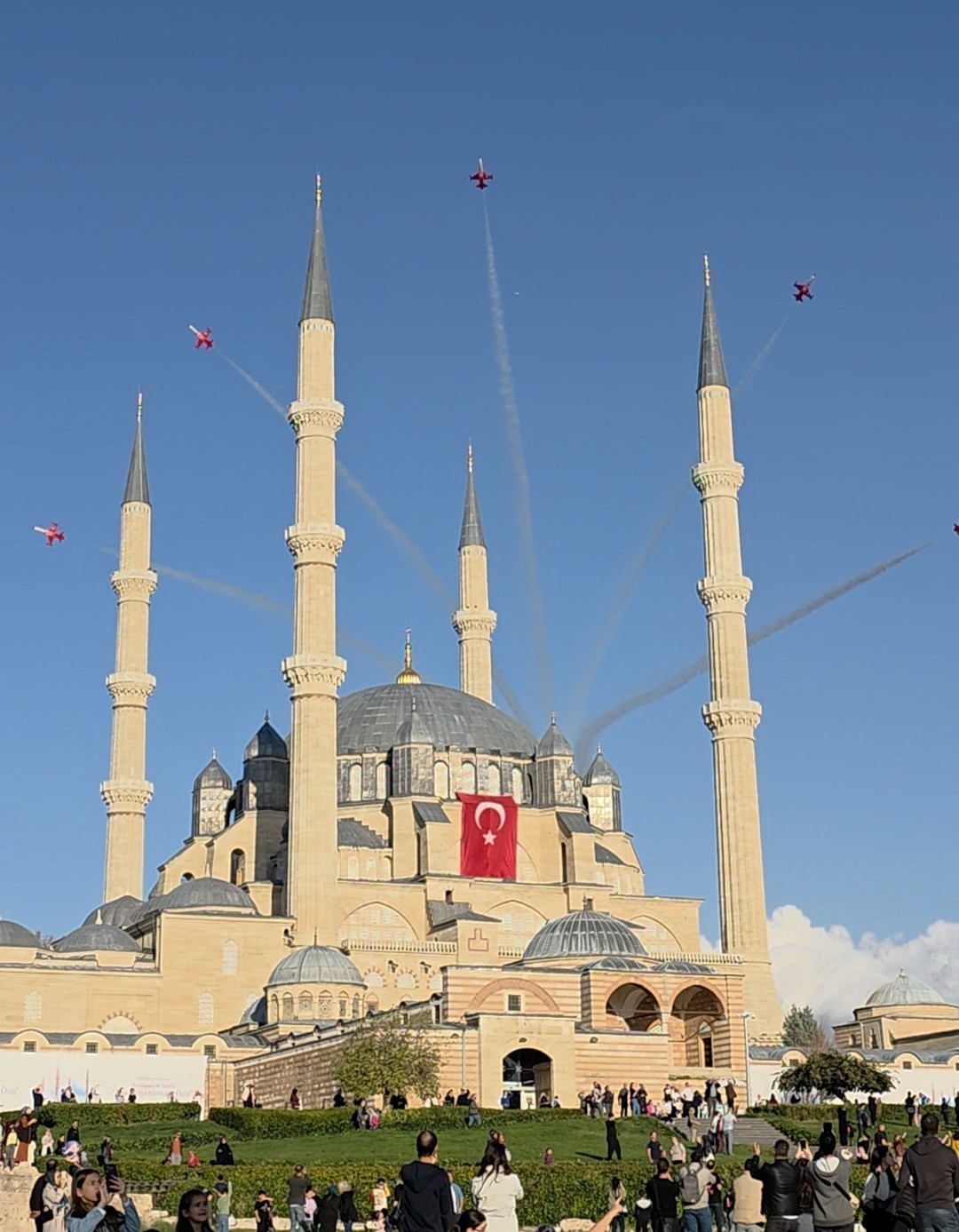 turk yildizlari edirnede nefes kesti 11 szvKJEJQ