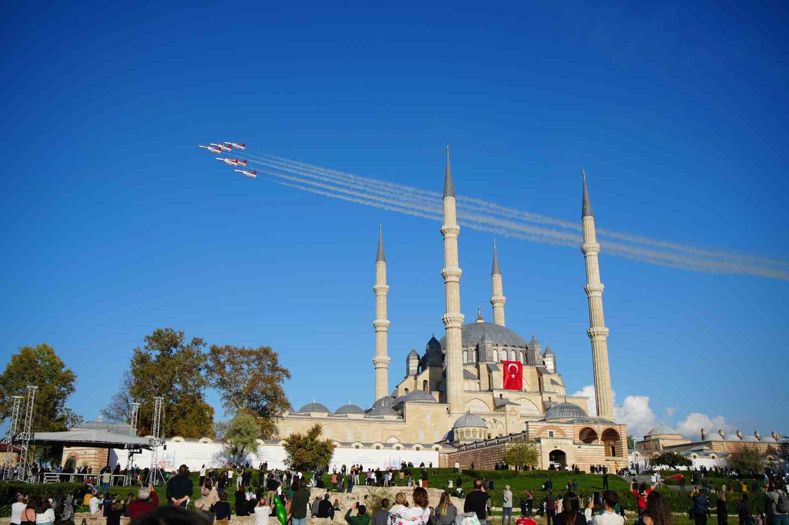 turk yildizlari edirnede nefes kesti 2 RG4ej9TJ