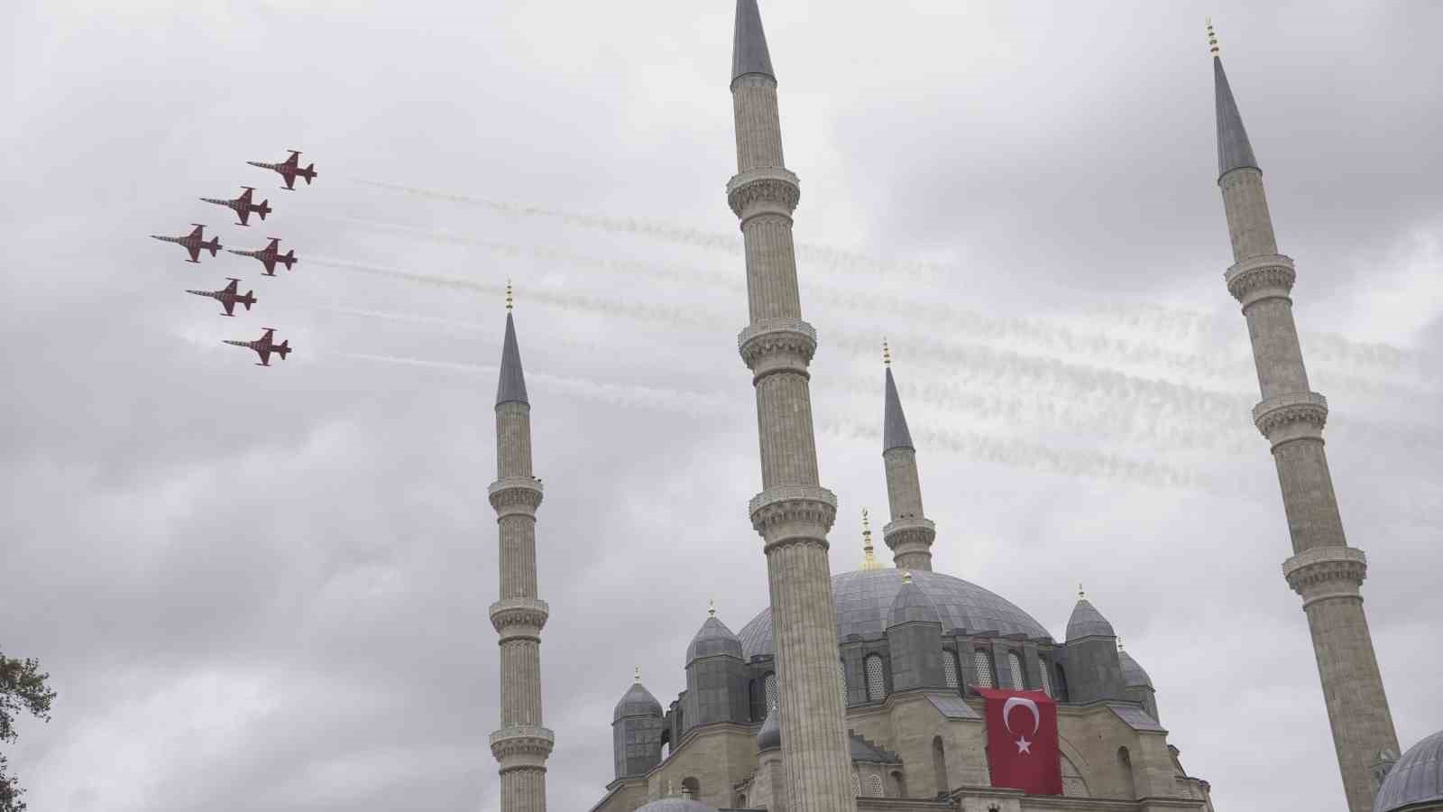 turk yildizlari edirnede nefes kesti 7 EACDbyEp