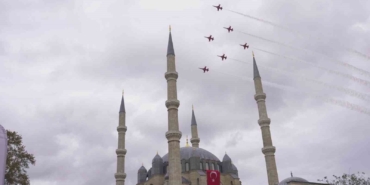 turk-yildizlari-edirnede-nefes-kesti-GYO7HaSB.jpg