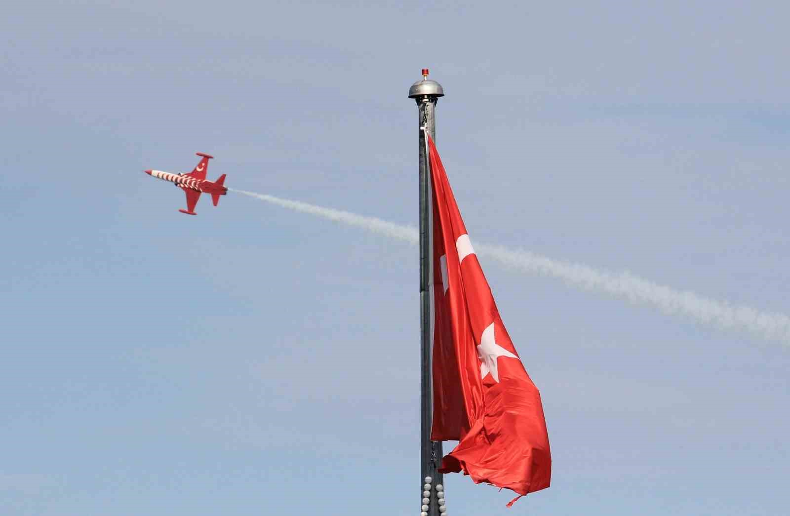 turk yildizlari ve soloturkten samsun semalarinda nefes kesen gosteri 11 ZwmqEjAb