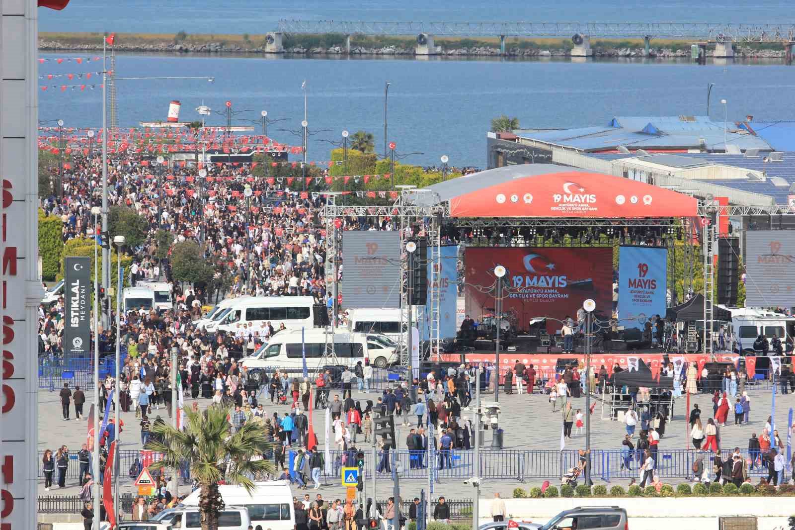 turk yildizlari ve soloturkten samsun semalarinda nefes kesen gosteri 9 RlkzYQTH