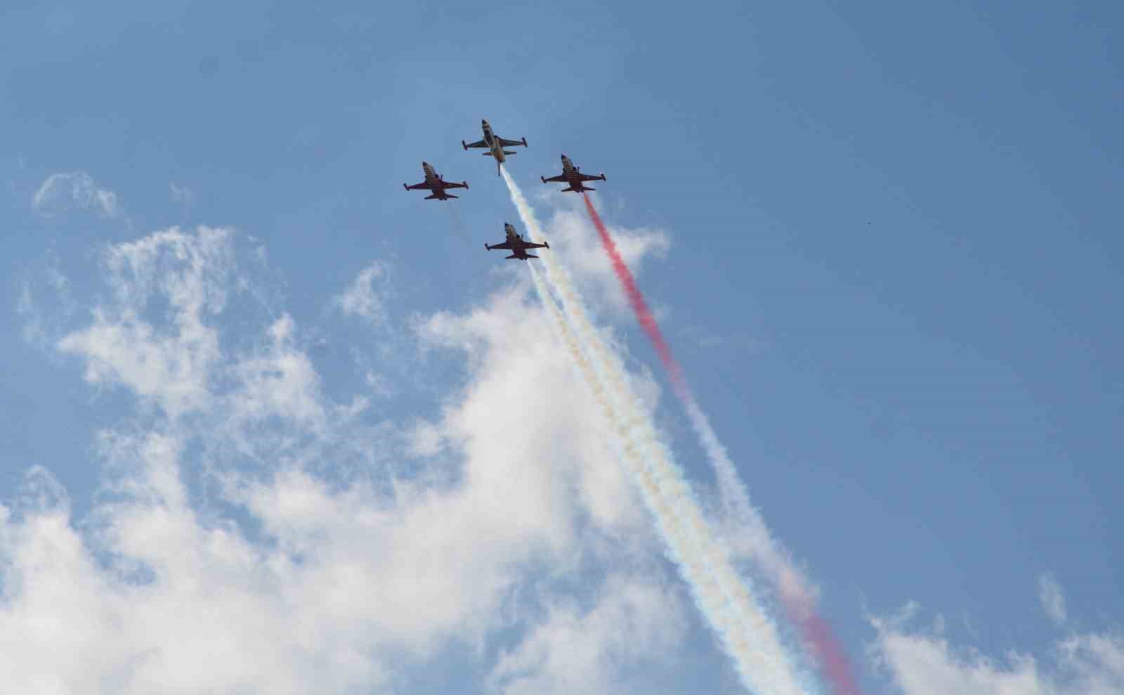 turk yildizlarindan aile festivalinde gorsel solen 2 75rULZaL