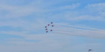 turk-yildizlarindan-belcika-semalarinda-govde-gosterisi-jH7S9COL.jpg