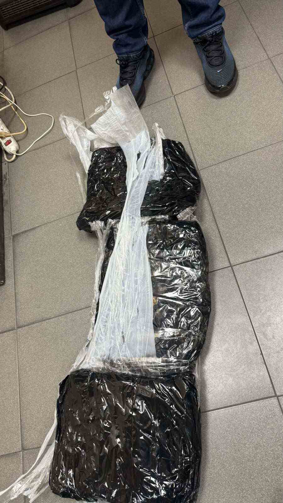 turk yolcunun belinden 5 kilo 510 gram uyusturucu cikti 2 5zWNsyYf