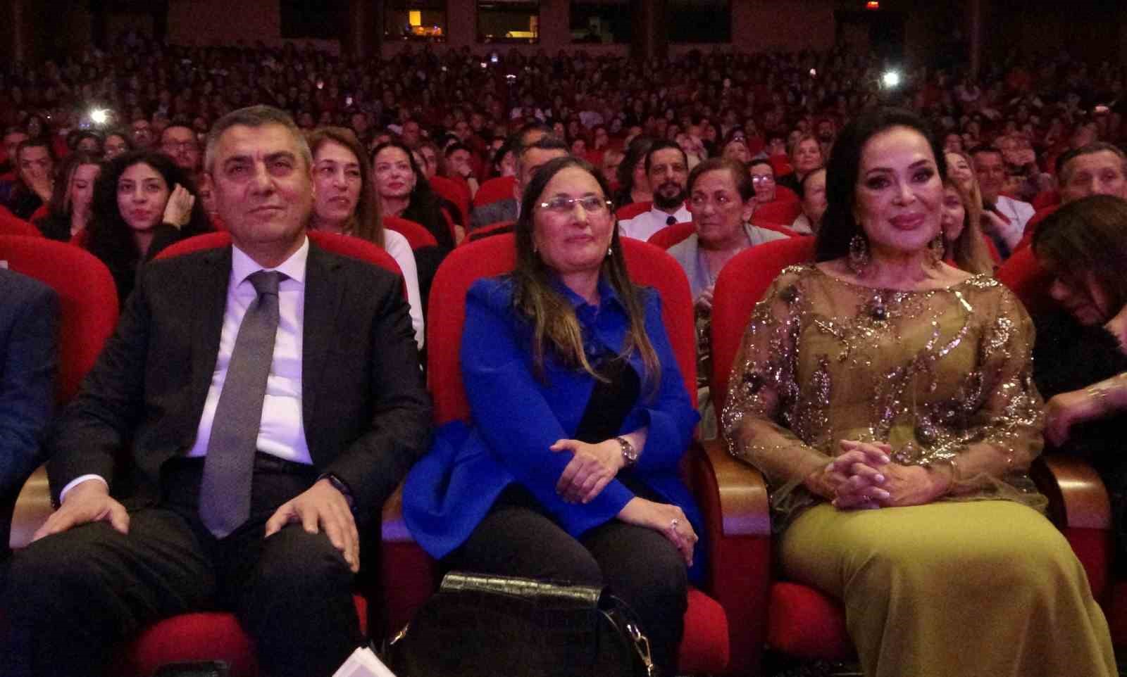 turkan soray iyilik korosu ile mersinde sanatseverlerle bulustu 7 2HACWq62