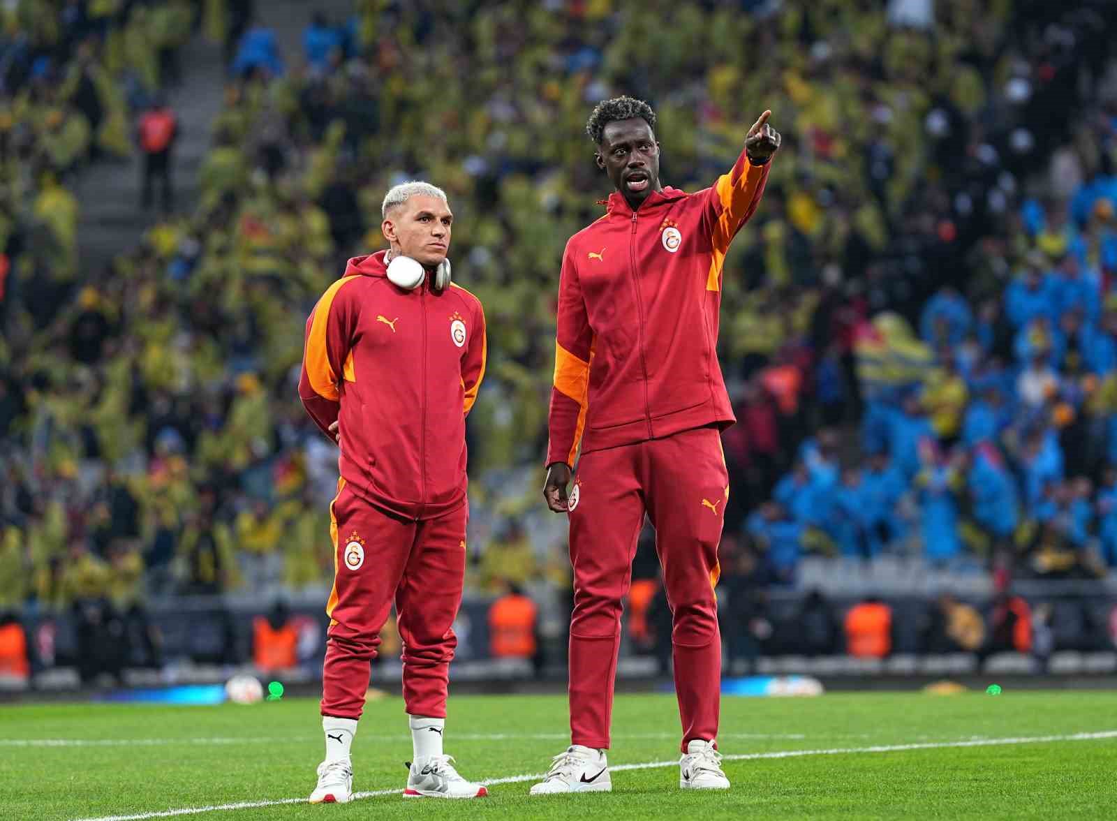 turkcell super kupa galatasaray 0 fenerbahce 0 mac devam ediyor 1 QtgpLY1v