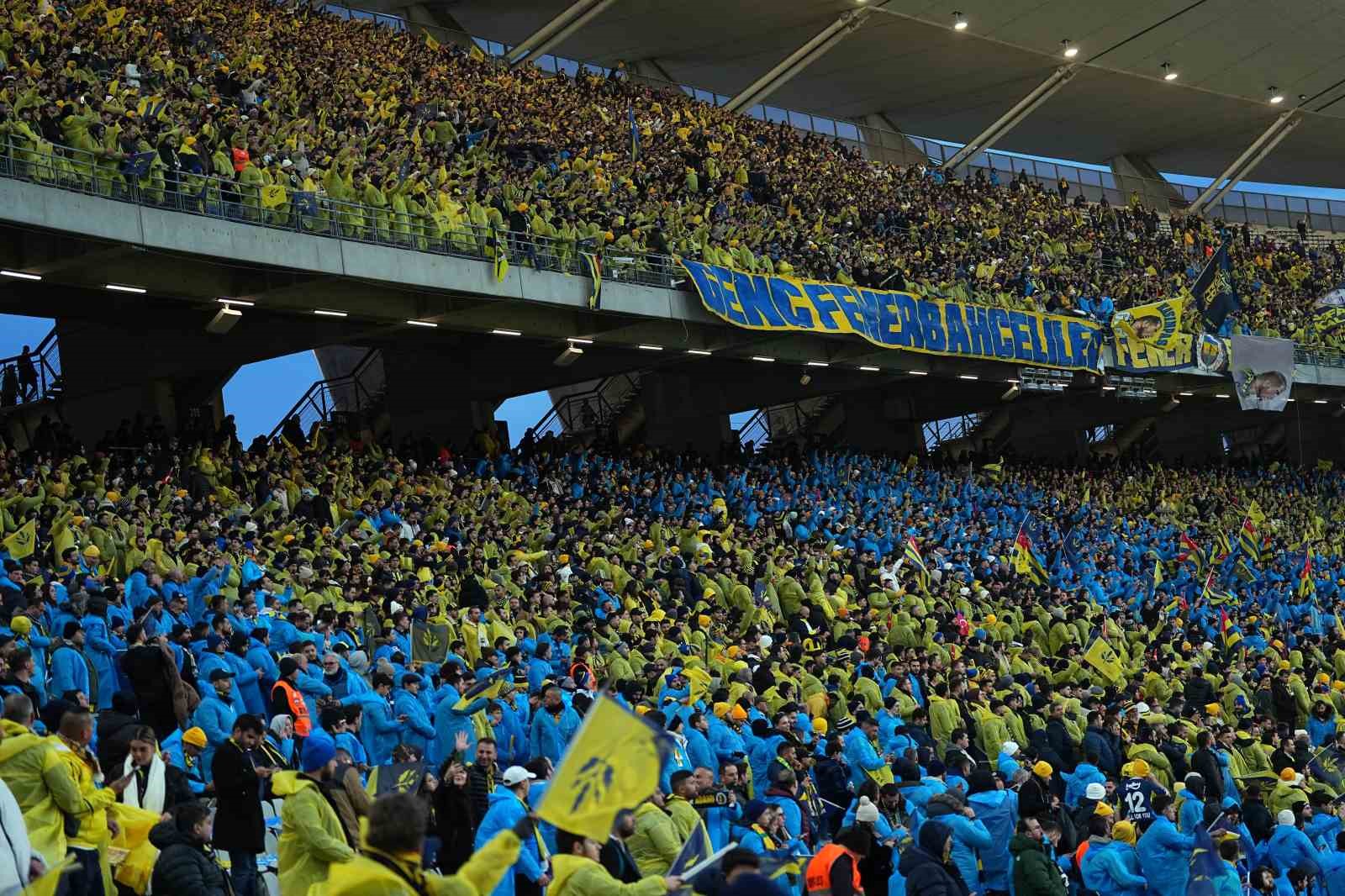 turkcell super kupa galatasaray 0 fenerbahce 0 mac devam ediyor 14 6EkWdQqa