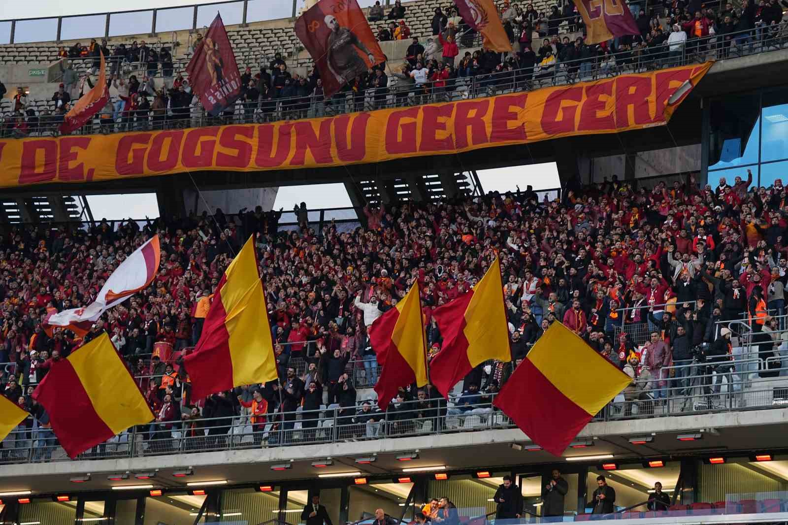 turkcell super kupa galatasaray 0 fenerbahce 0 mac devam ediyor 2 IAI4hXyI
