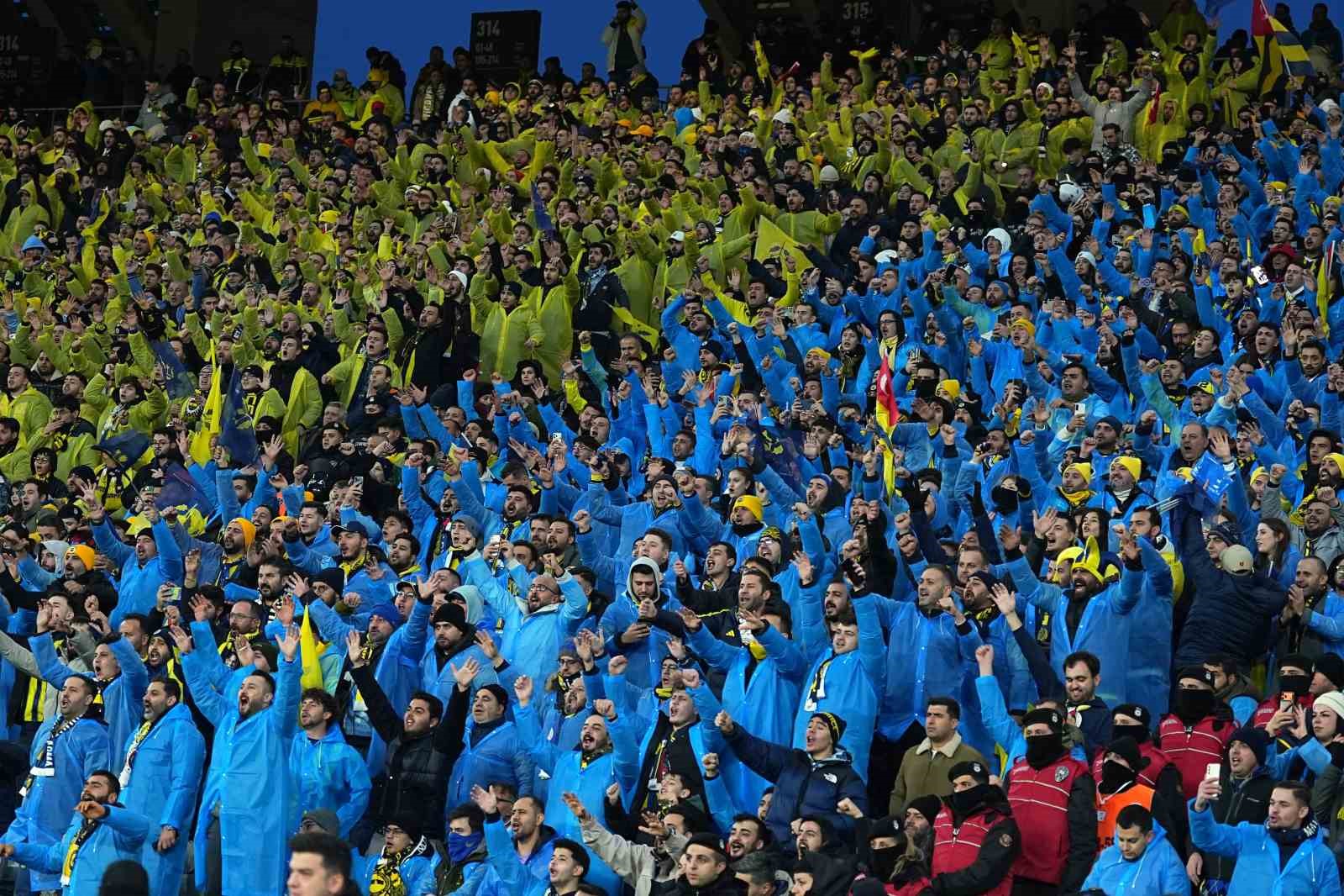 turkcell super kupa galatasaray 0 fenerbahce 0 mac devam ediyor 22