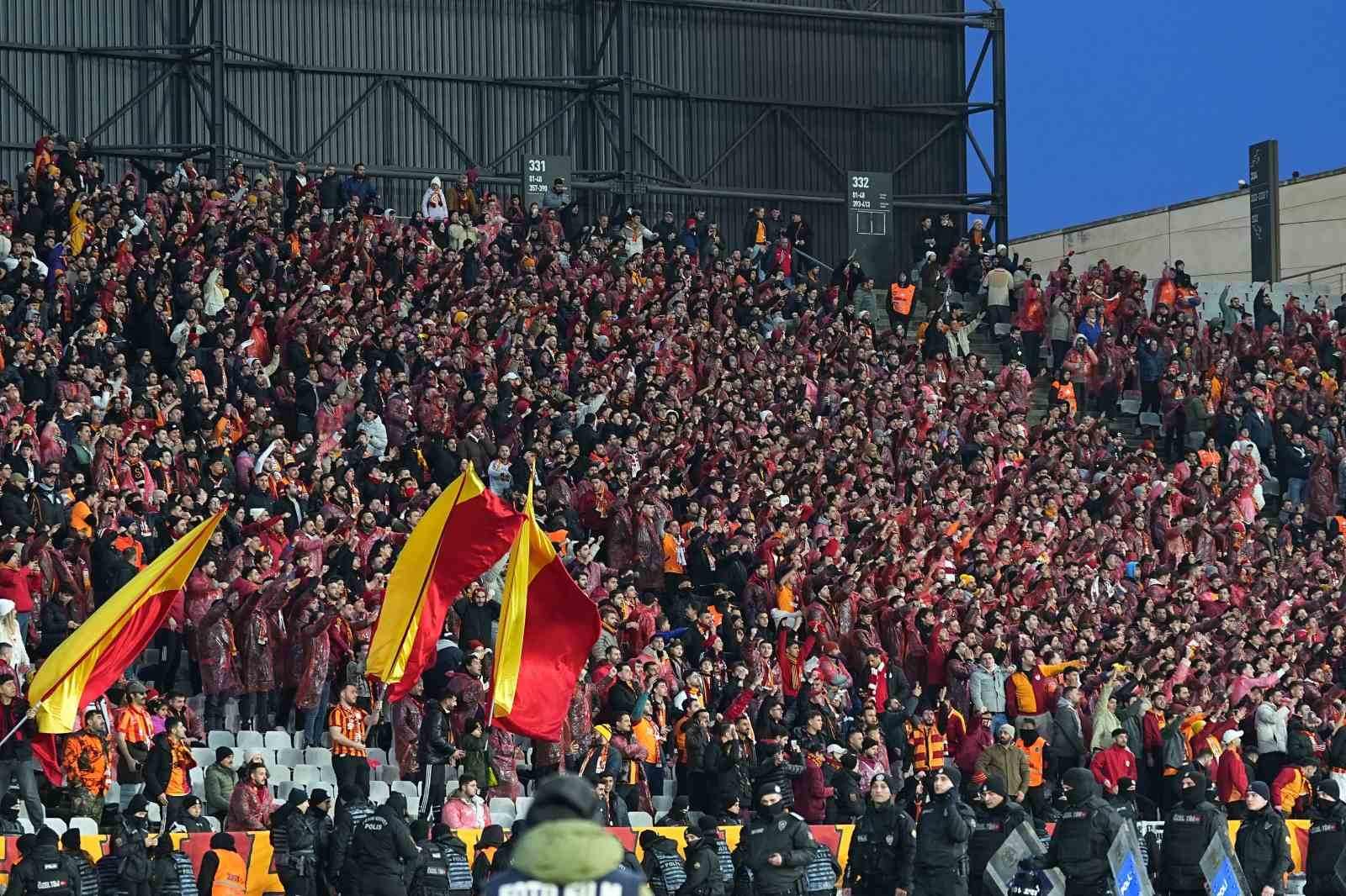 turkcell super kupa galatasaray 0 fenerbahce 0 mac devam ediyor 26 rmf6HGJI