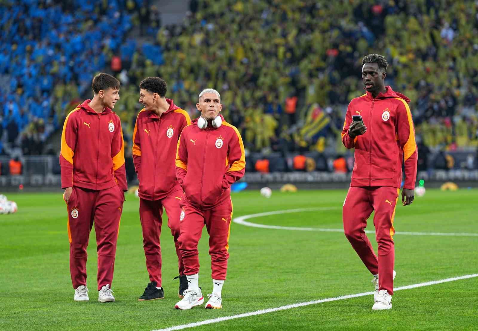 turkcell super kupa galatasaray 0 fenerbahce 0 mac devam ediyor 3 IAcgnrdd