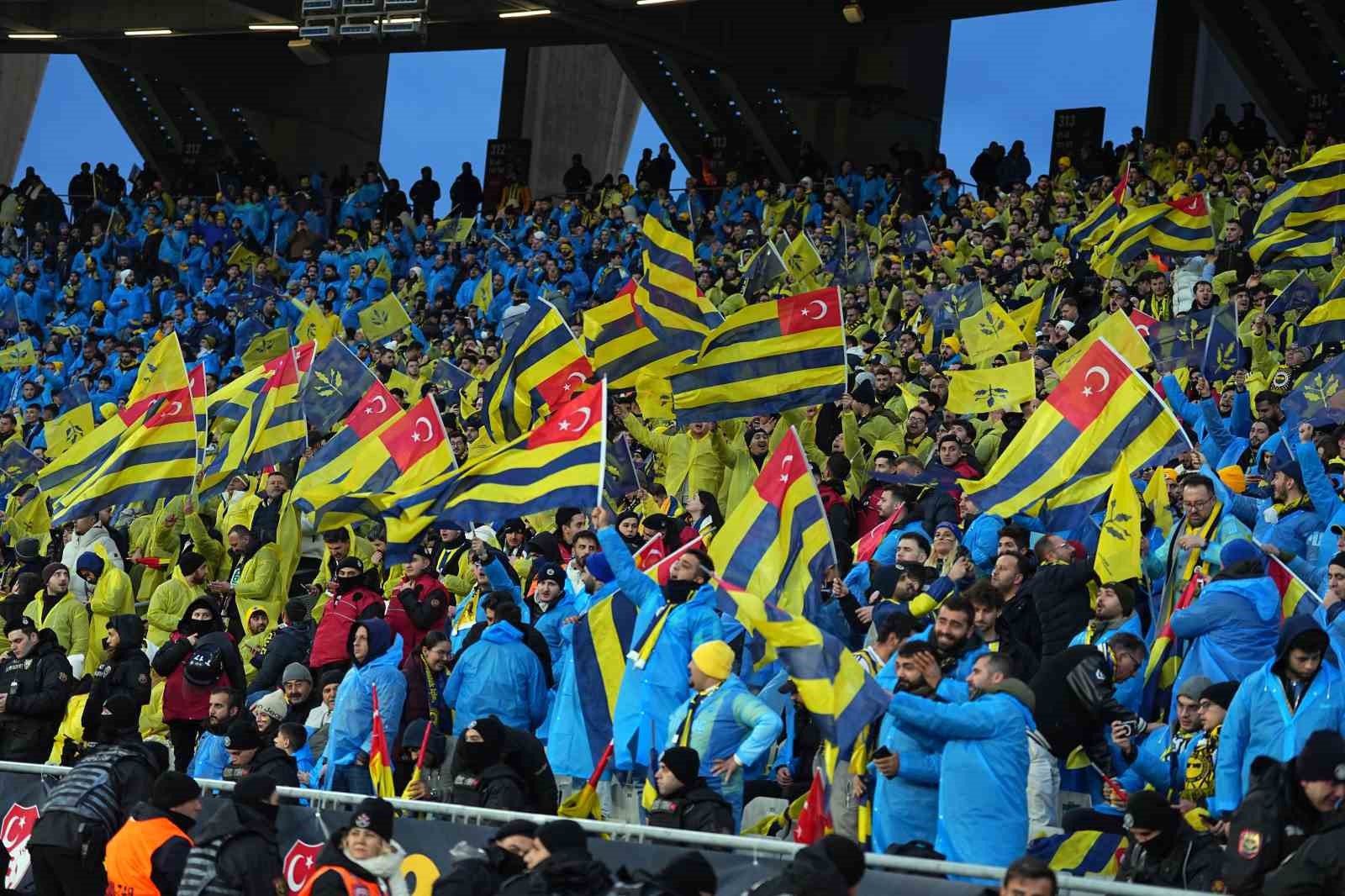 turkcell super kupa galatasaray 0 fenerbahce 0 mac devam ediyor 6 sI4AVXiE
