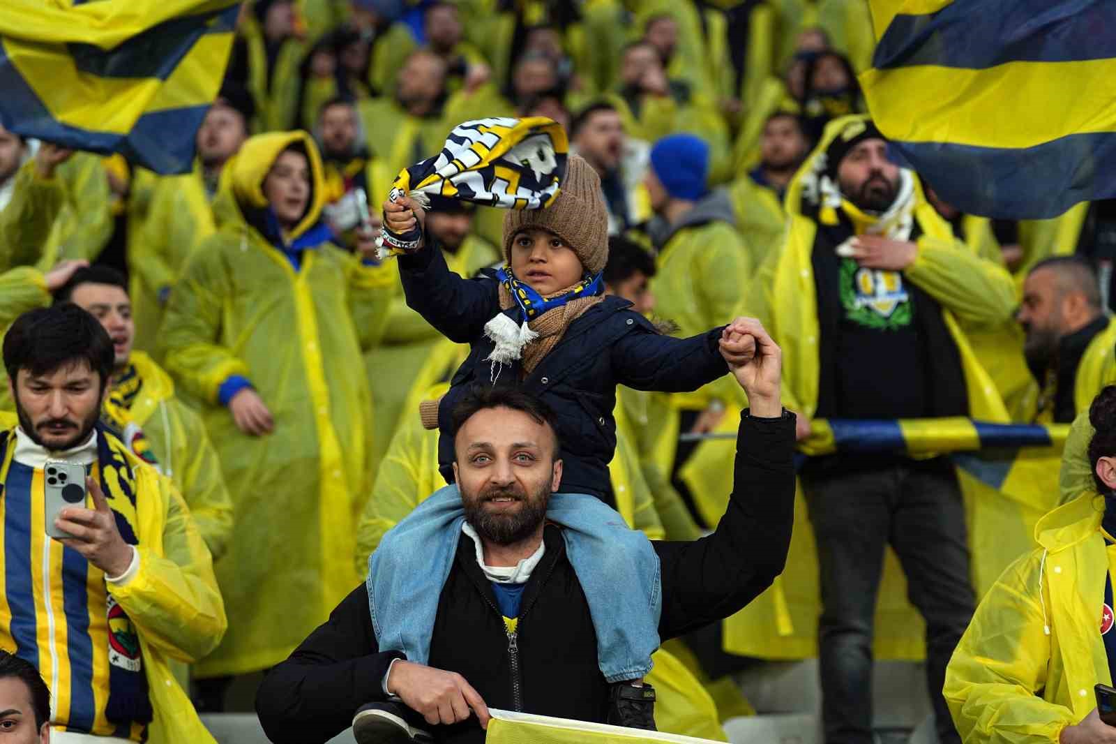 turkcell super kupa galatasaray 0 fenerbahce 0 mac devam ediyor 7 73cdehLl